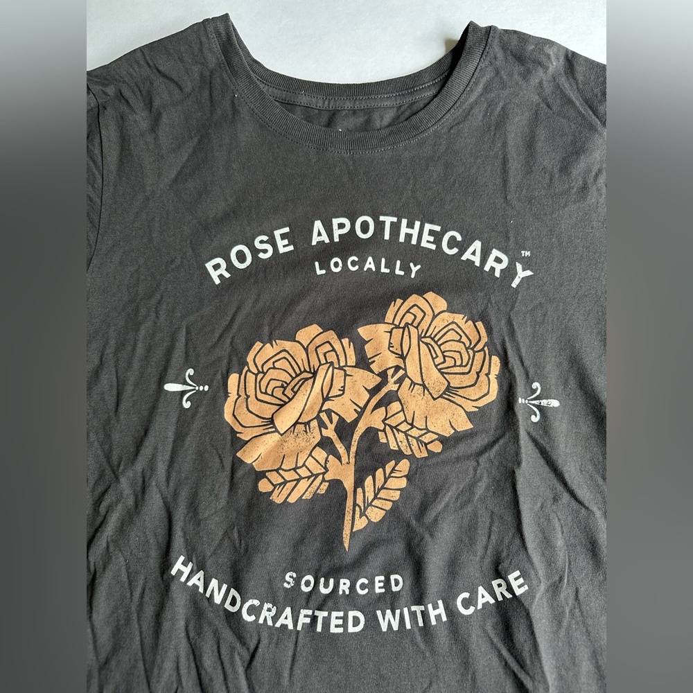 Women’s Rose Apothecary Schitt’s Creek t-shirt, black, size XL